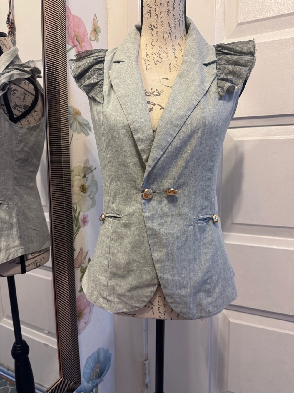 Ruffle-Sleeve Sleeveless Blazer Vest - Light Gray